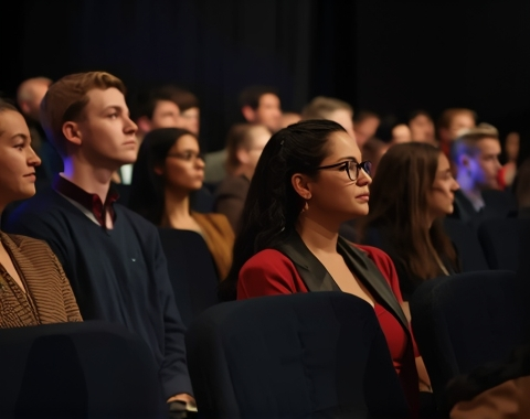 Театральный бум: почему молодёжь возвращается в театр